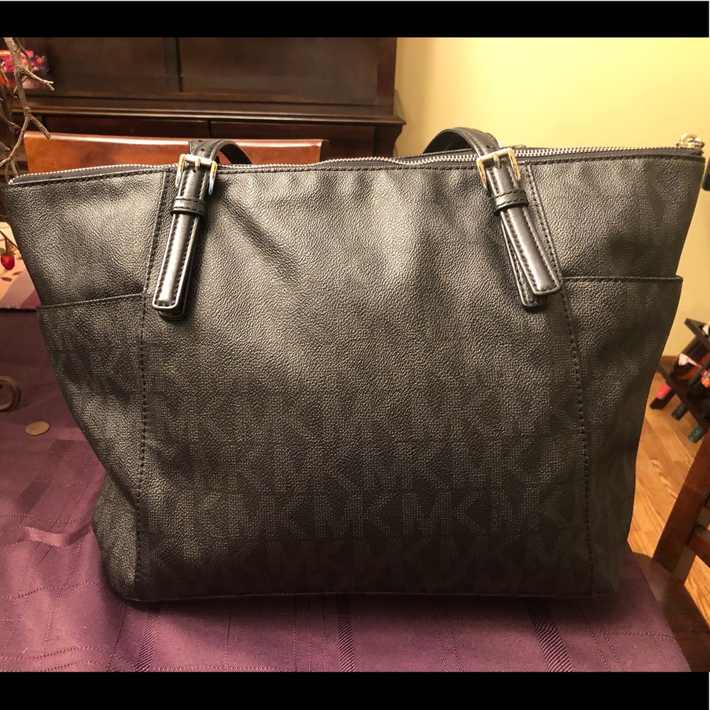 Michael Kors Black Purse. Excellent condition
